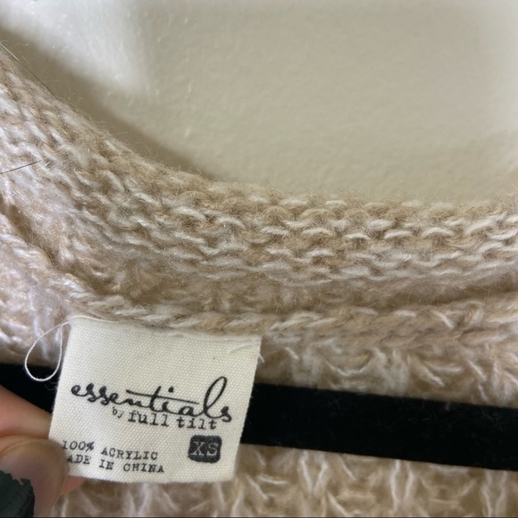 Full Tilt Tan/Beige Crochet Knit Pattern Button Up Cardigan Casual Lounge XS - Picture 4 of 10